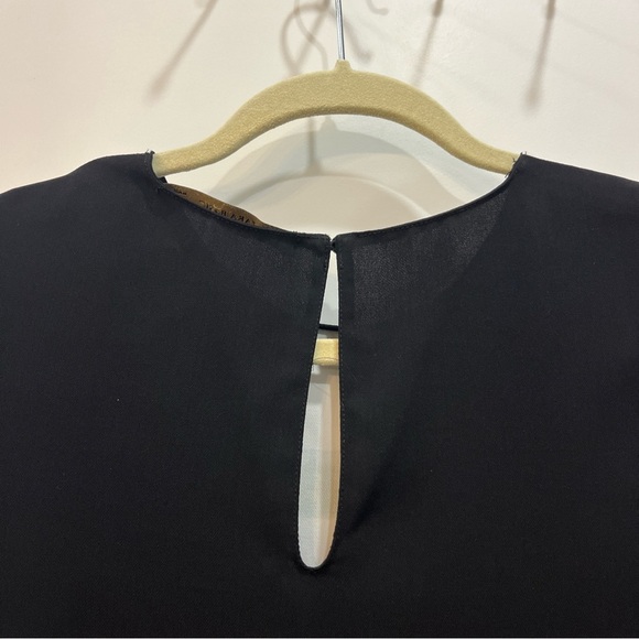 Zara Women’s White Black White Abstract Print Blouse Size Small Short Sleeve - Picture 7 of 7